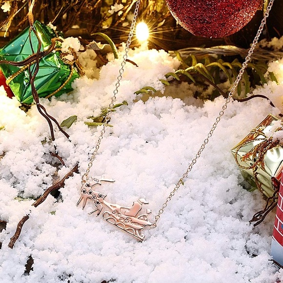 NEW IN BOX✨ 18k Rose Gold Santa’s Sleigh Cubic Zirconia Merry Christmas Necklace - Picture 4 of 7